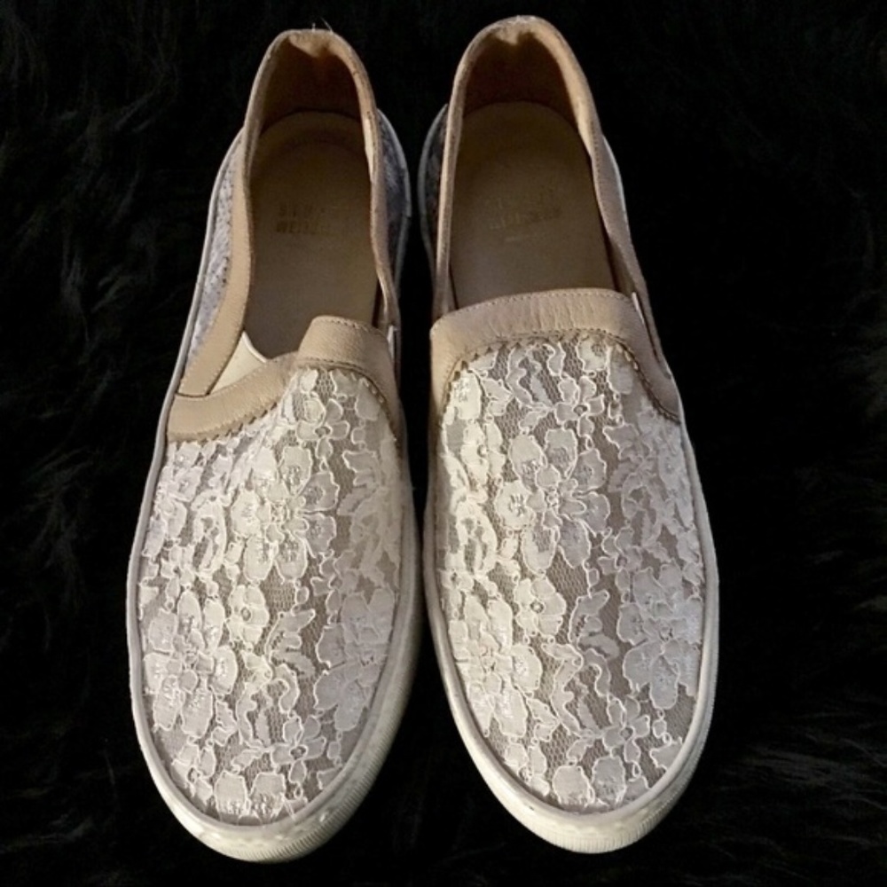 Stuart Weitzman Beige Lace "Eyewear" slip-ons